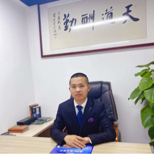 黄忠健